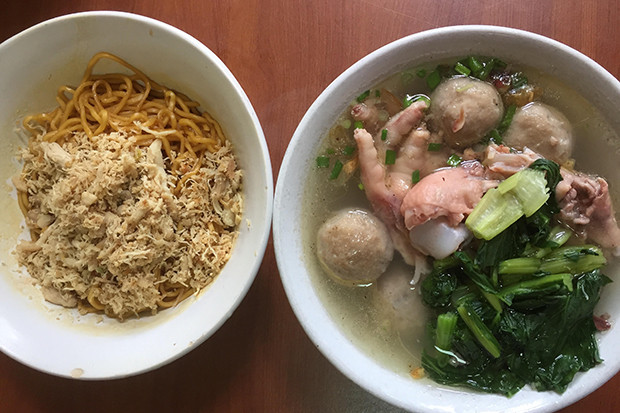 Lezatnya Makan Mi Yamin...