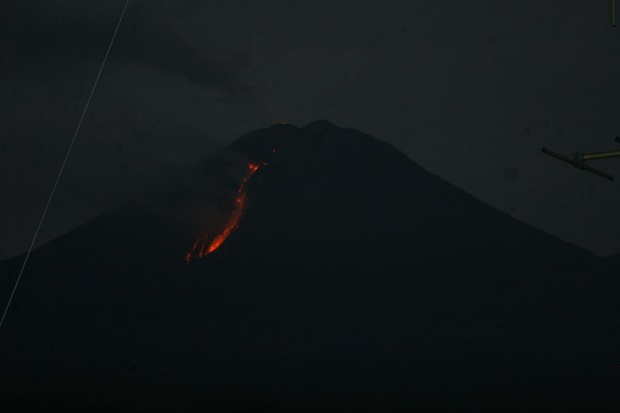 Terjadi Guguran Lava...