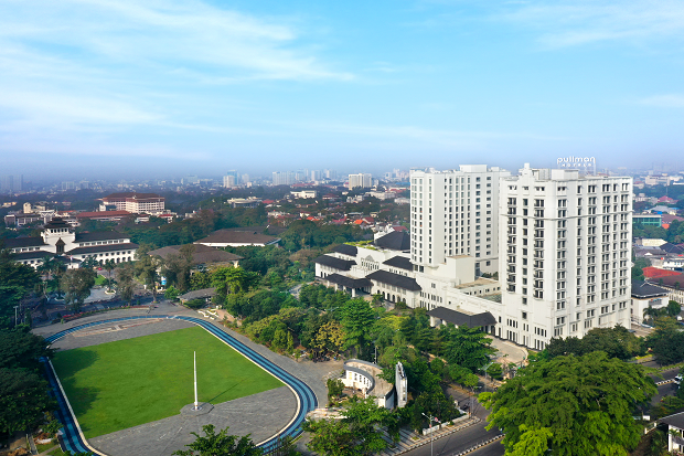 Staycation Sejenak dengan...