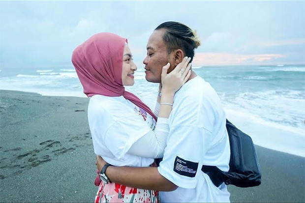 Lihat Tingkah Aneh Istrinya,...