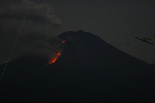Ada guguran Lava Pijar...