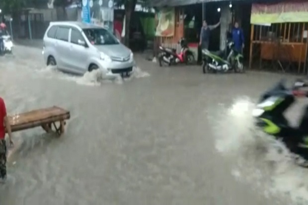Kali Lamong Meluap,...