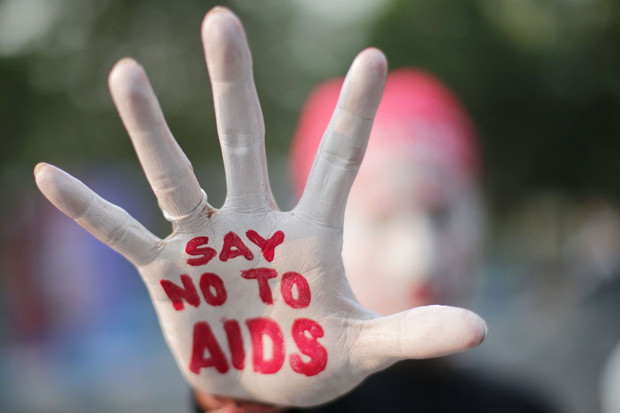 Pandemi, Edukasi HIV/AIDS...