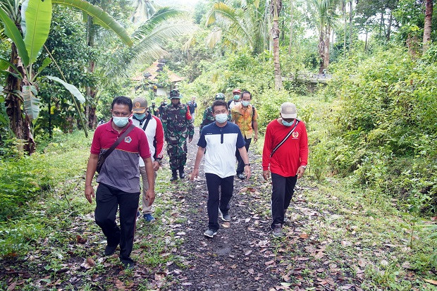 Bupati Suwirta Tinjau...