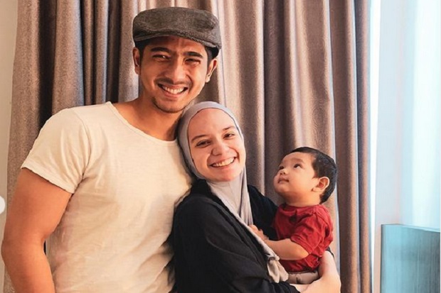 Mengenal Arya Saloka,...