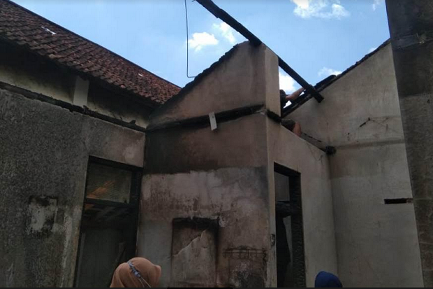 Rumah Warga Kraton Terbakar,...