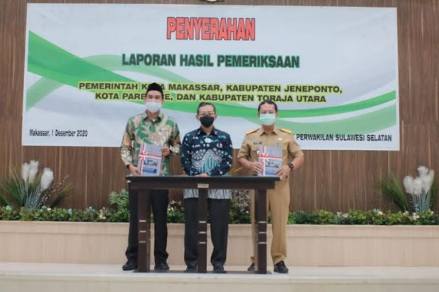 Serahkan LHP ke 4 Daerah...