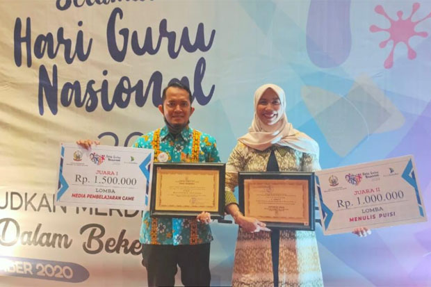 4 Guru Maros Raih Gelar...