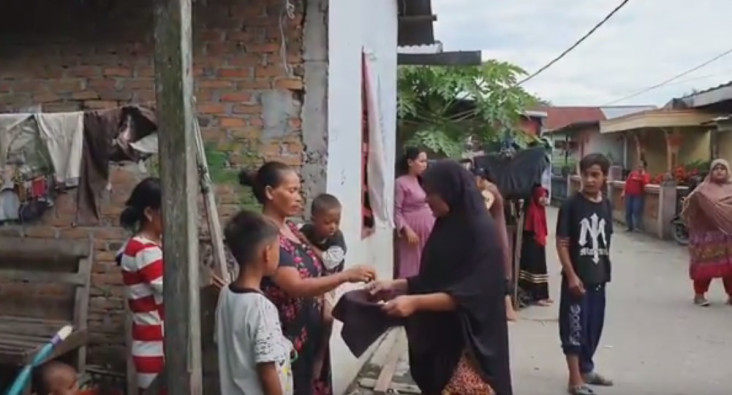 Ibu Ini Keliling Kampung...