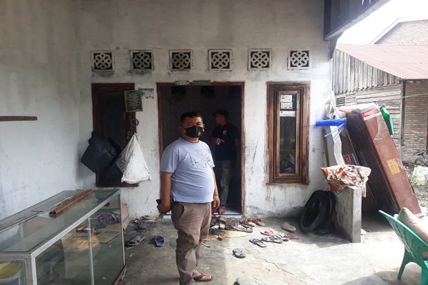 Satu Rumah Hangus Terbakar,...