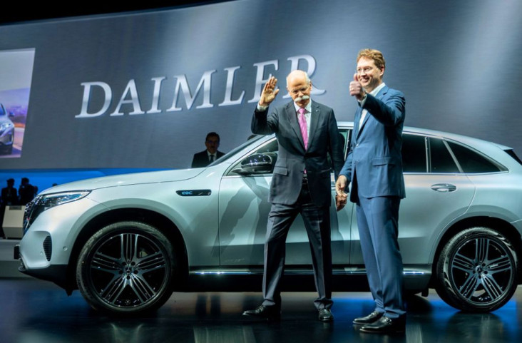 Daimler Hadiahkan Karyawan...