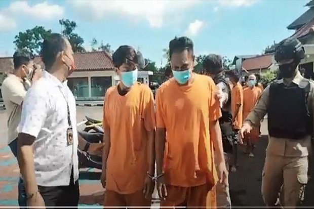 2 Anggota Geng Motor...
