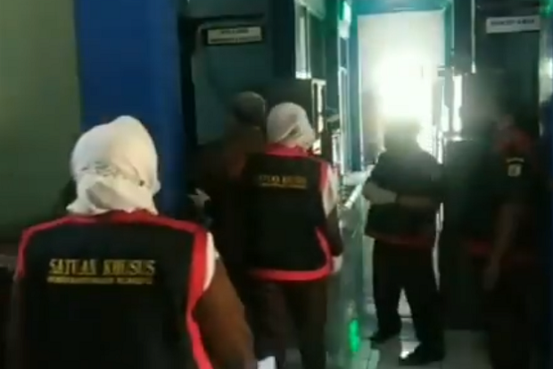 Diduga Praktik Korupsi,...