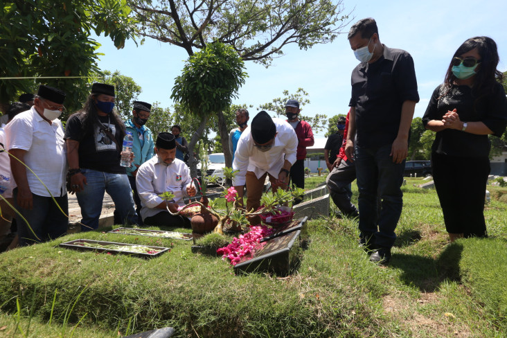 Risma Surati Warga Pilih...