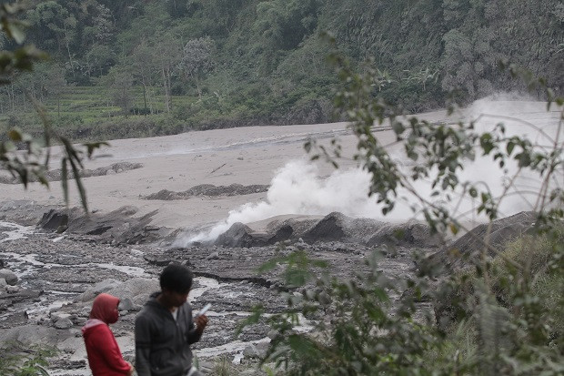 Dua Kali Terjadi Luncuran...