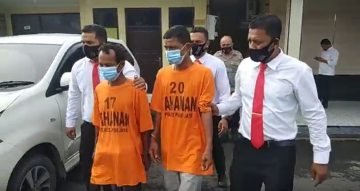 Demi Biaya Sekolah Anak,...