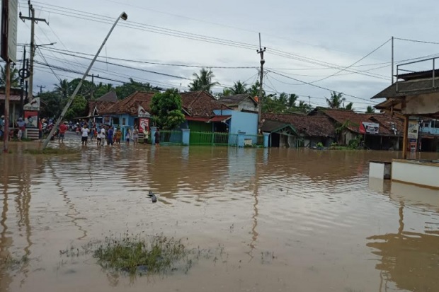 Banjir Terjang Lebak,...