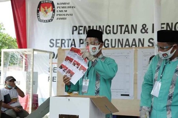 Puluhan Penyelenggara...