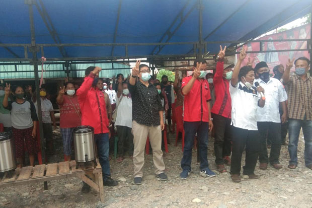 Merasa Diperhatikan,...