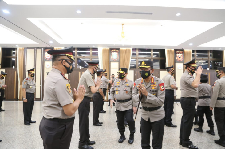 Kapolri Naikkan Pangkat...