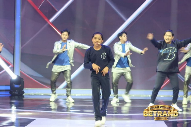 Tampil bak Rapper, Betrand...