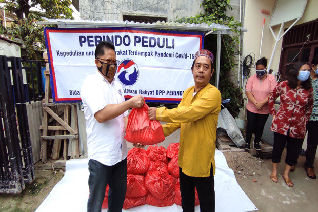 Perindo Salurkan Bantuan...