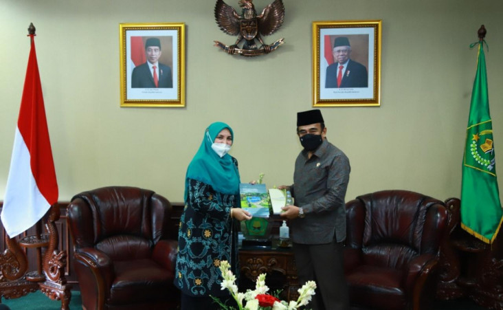 Rektor UIN Jakarta dan...