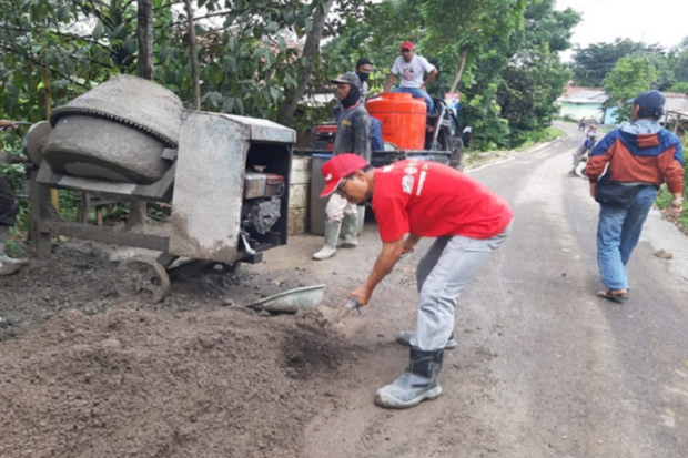 Sorot Proyek Jalan Barengkok...