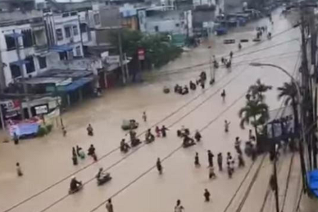 Sungai Sunggal Meluap,...
