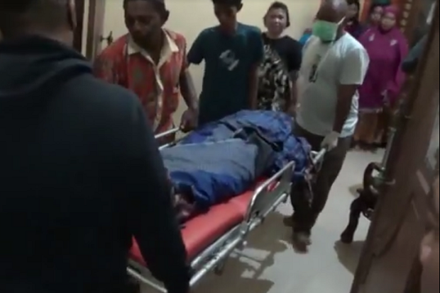 Warga Bone Gempar, Tunjukkan...