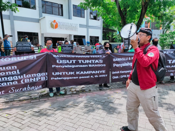 Datangi Bawaslu, Warga...