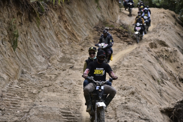 Cerita Tukang Ojek Rampi,...