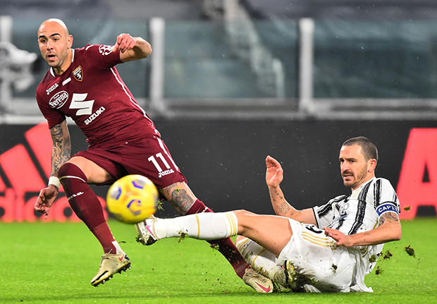 Tandukan Bonucci Warnai...
