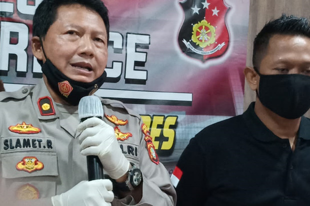 Diwarnai Tembakan Peringatan,...