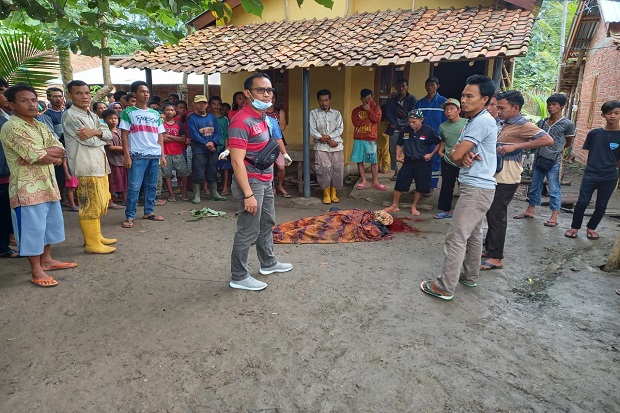 Diduga Masalah Ayam,...