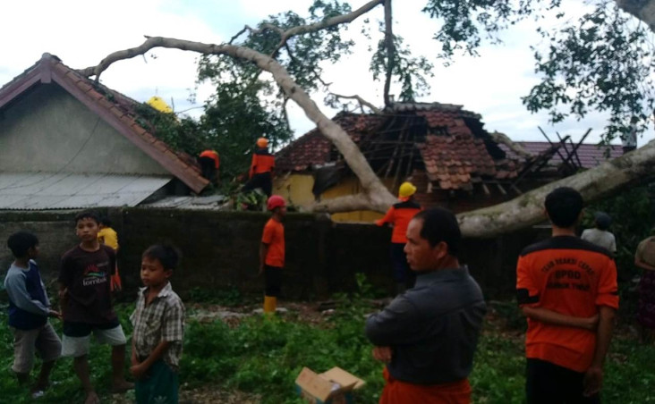 12 Rumah Warga di Lombok...