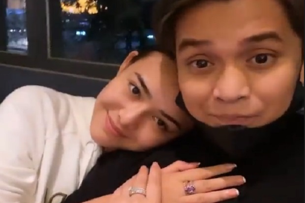Billy Syahputra Sematkan...