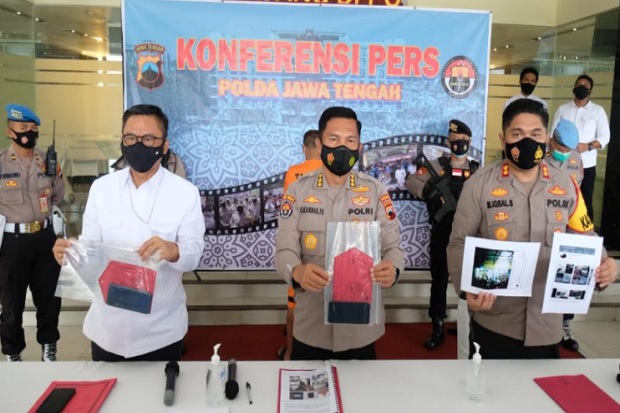 Penyebar Video Azan...