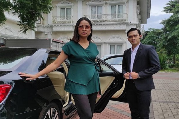 Sinetron Ikatan Cinta...