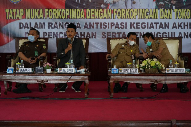 Bupati Batang Siap Lawan...