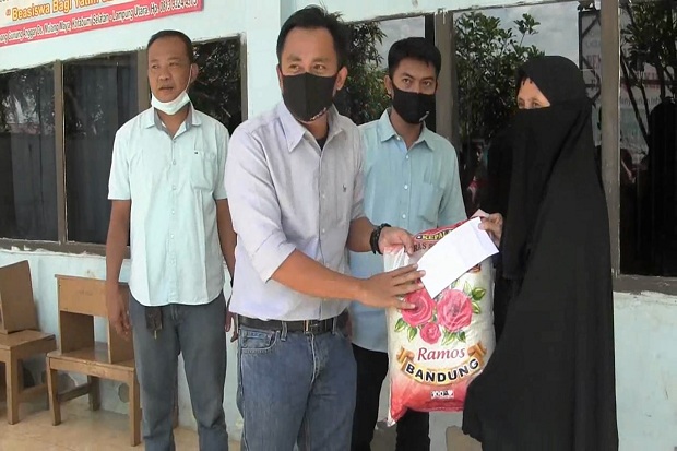 PWI Lampung Utara Salurkan...