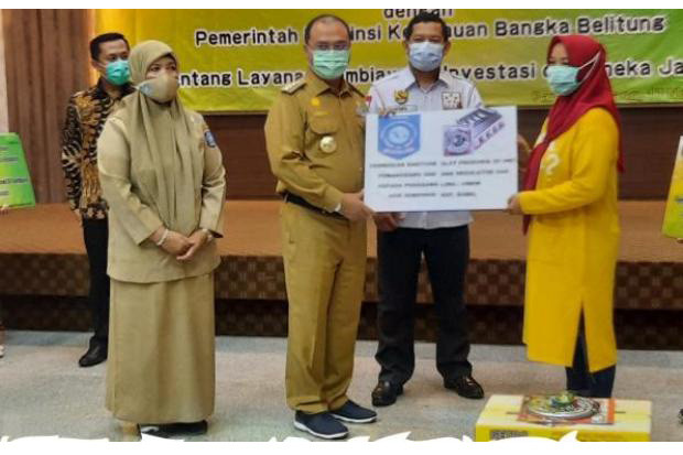 Gubernur Serahkan Bantuan...