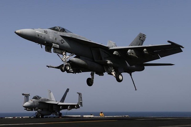 Jet Tempur F-18 Super...