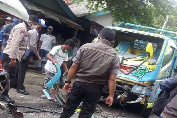 Tragis, Truk Lepas Kendali...