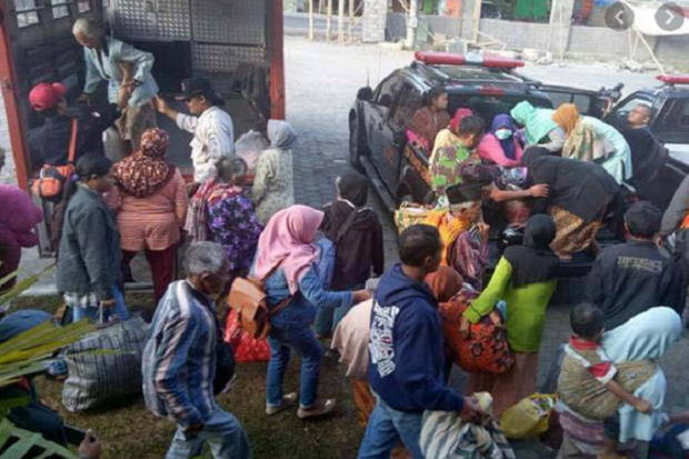 26 Pengungsi Merapi...