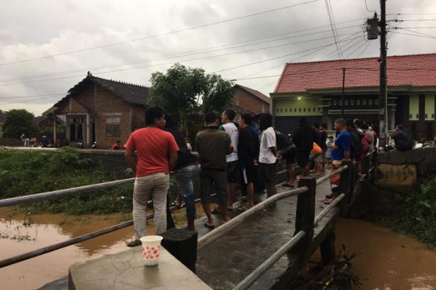 Main Hompimpa, Remaja...