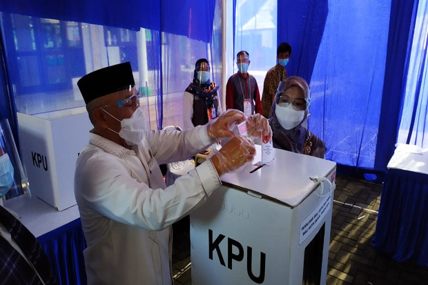 Berkoar Usai Nyoblos,...