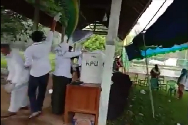 Hujan Lebat Disertai...
