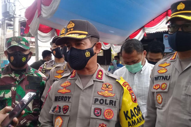 Polisi Akan Bubarkan...