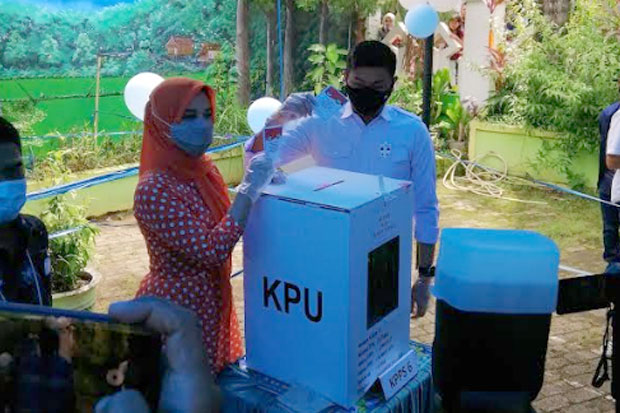 Salurkan Hak Pilih di...